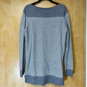 Ann Taylor Loft gray and white tunic boat neck sweater size L